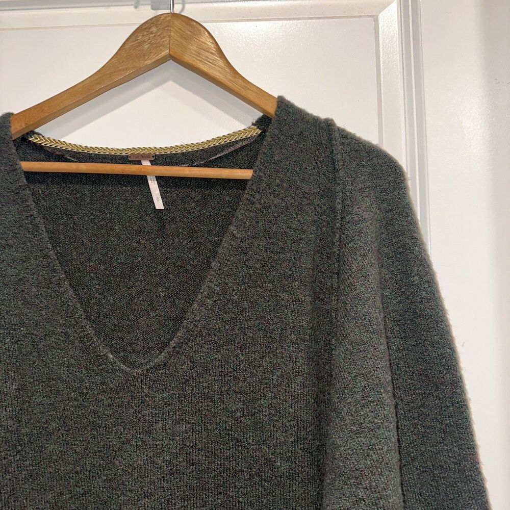 Free People V-Neck Wool Blend Sweater S Green Oversized Slouchy Pullover - Picture 4 of 9